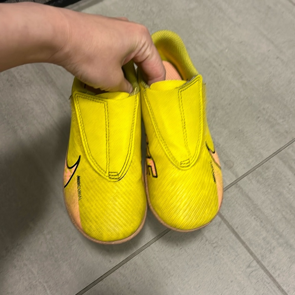 Turff soccer shoe — size 12.5